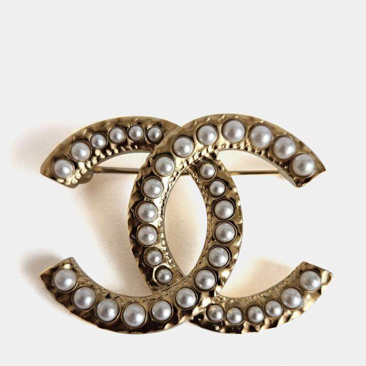 Pre Owned Chanel Gold Tone CC Pearl Brooch
