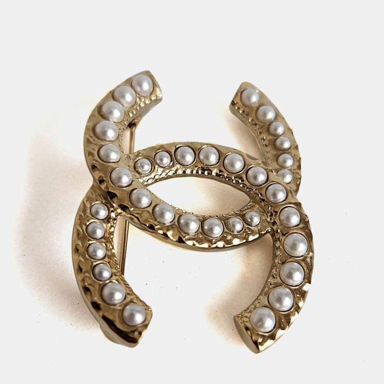 Pre Owned Chanel Gold Tone CC Pearl Brooch
