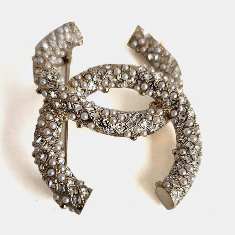 Pre Owned Chanel Gold Tone CC Crystal/Pearl Embellished Brooch