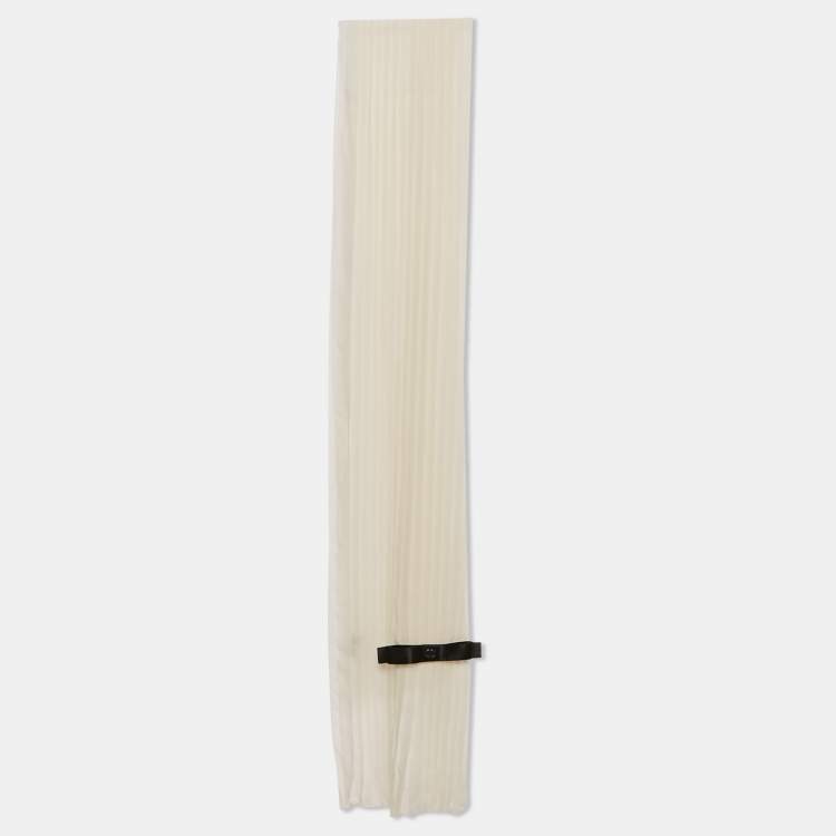 Pre Owned Chanel Off-White Silk Pleated Scarf 