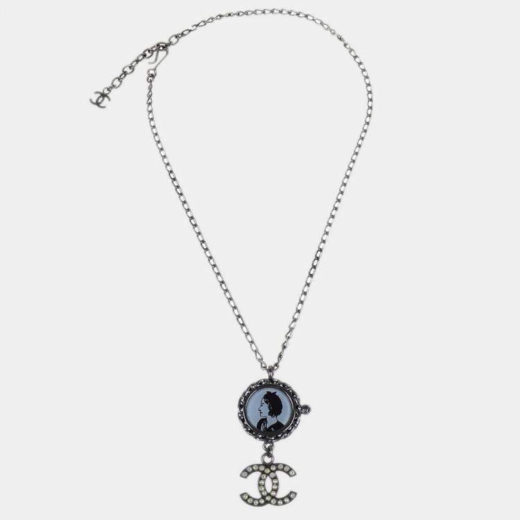 Pre Owned Chanel Mademoiselle CC  Silver Pearl Chain Pendant Necklace 