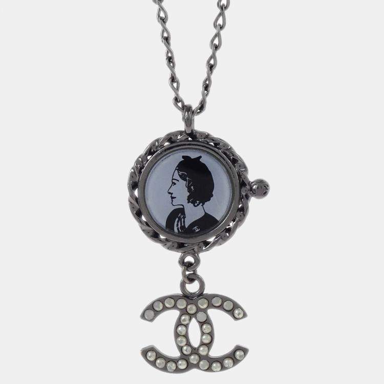 Pre Owned Chanel Mademoiselle CC  Silver Pearl Chain Pendant Necklace 