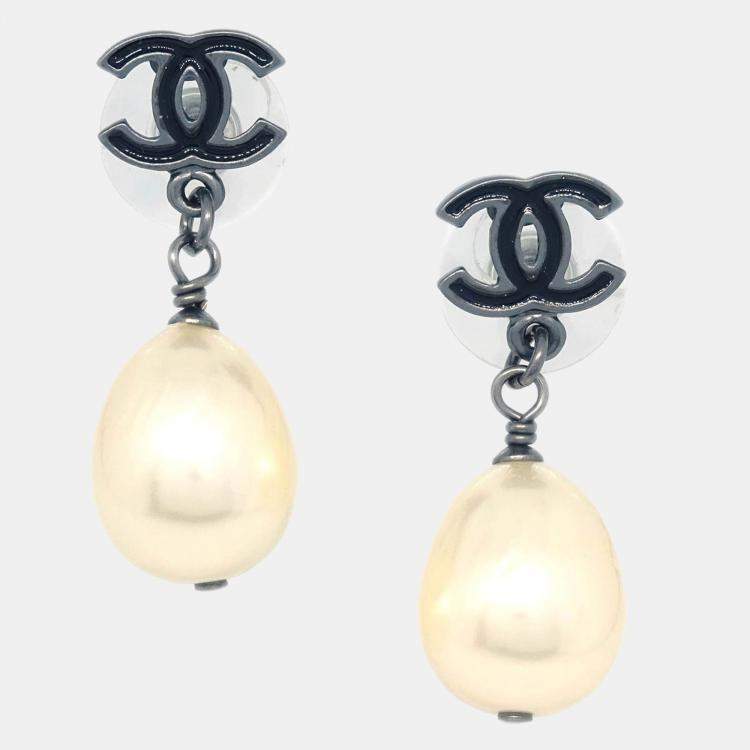 Pre Owned Chanel Dangle Piercing Earrings Artificial Pearl CC Silver