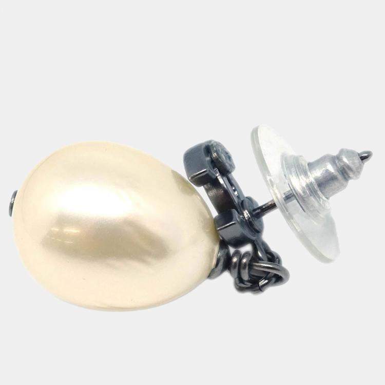 Pre Owned Chanel Dangle Piercing Earrings Artificial Pearl CC Silver