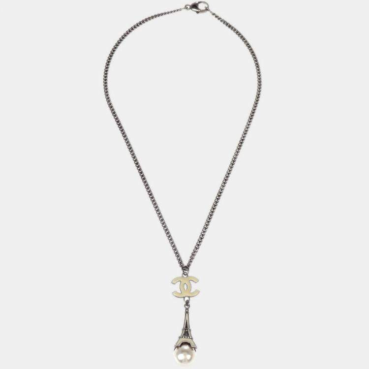 Pre Owned Chanel Eiffel Tower Artificial Pearl Rhinestone Silver Chain Necklace