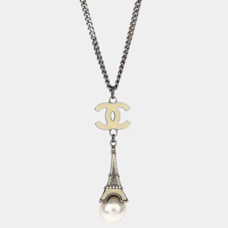 Pre Owned Chanel Eiffel Tower Artificial Pearl Rhinestone Silver Chain Necklace