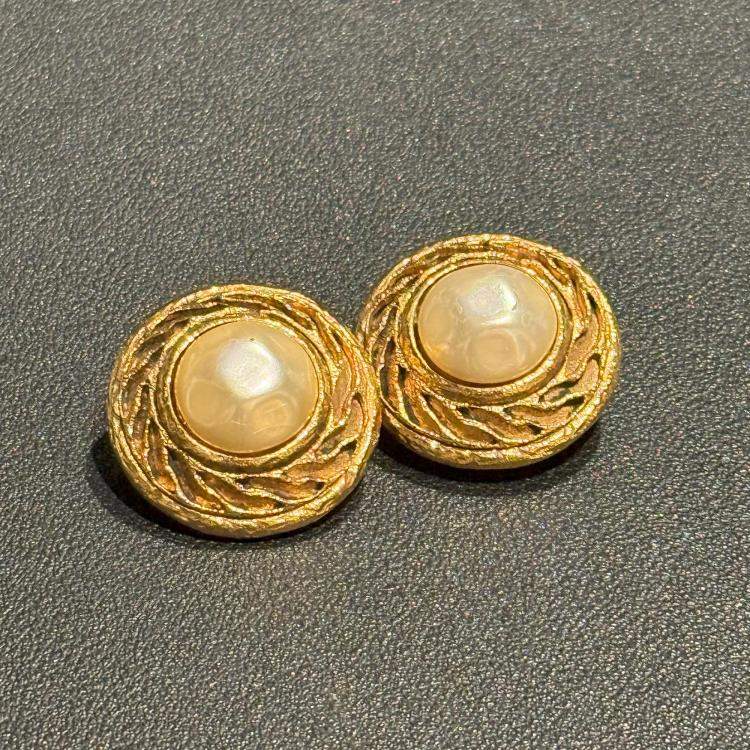 Pre Owned Chanel Vintage Cut Out Design with Pearl Clip On Earrings