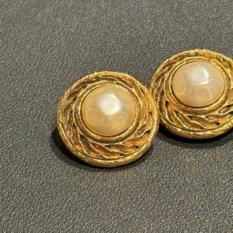 Pre Owned Chanel Vintage Cut Out Design with Pearl Clip On Earrings