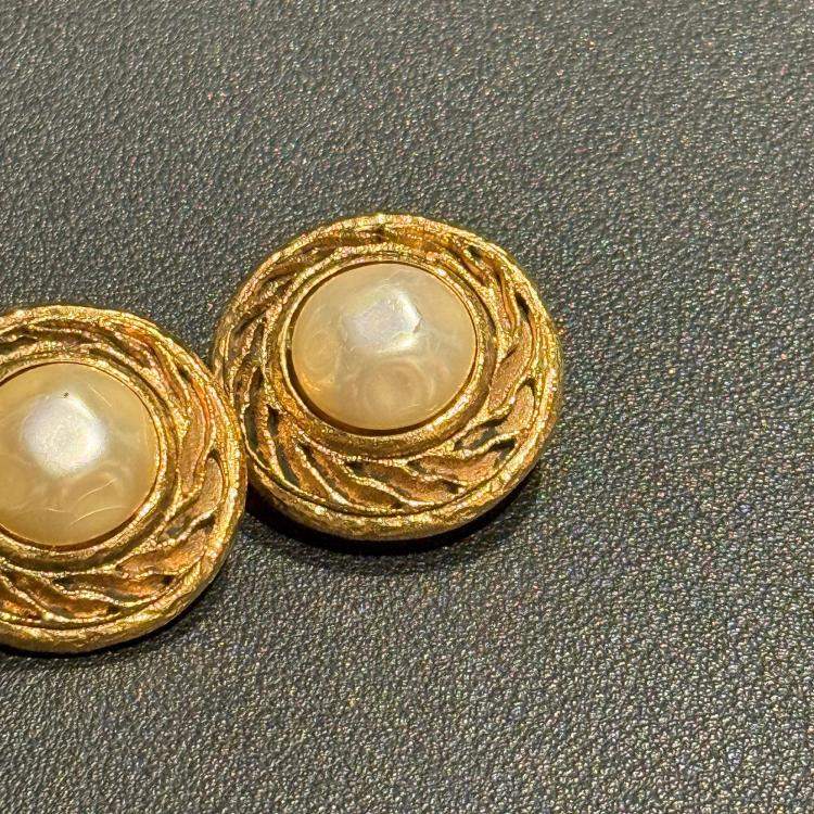 Pre Owned Chanel Vintage Cut Out Design with Pearl Clip On Earrings