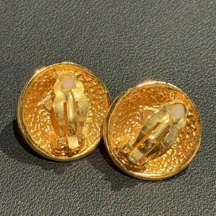 Pre Owned Chanel Vintage Cut Out Design with Pearl Clip On Earrings