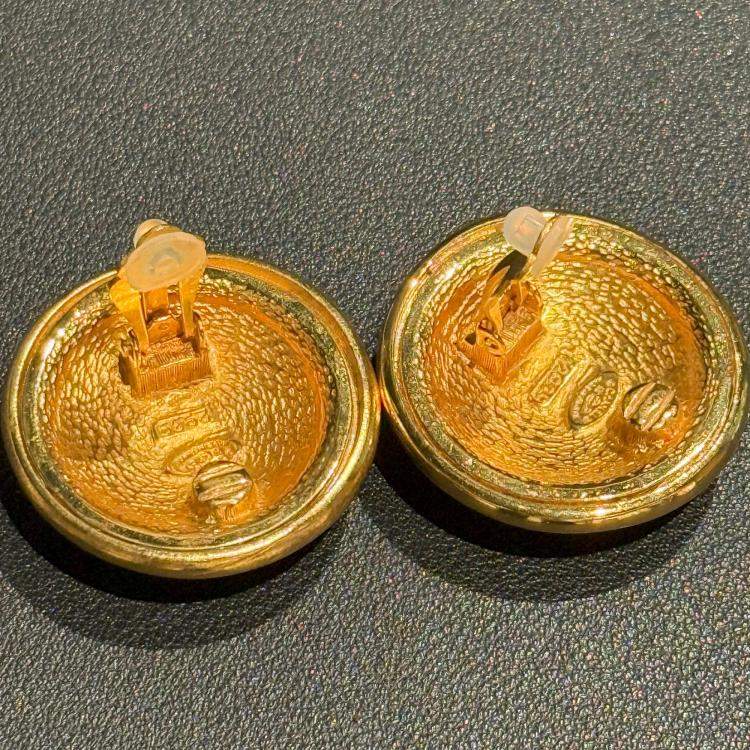 Pre Owned Chanel 93P Round Mirror CC Clip on Earrings