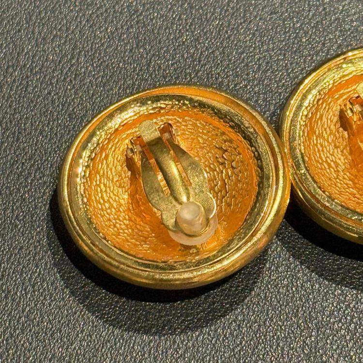 Pre Owned Chanel 93P Round Mirror CC Clip on Earrings