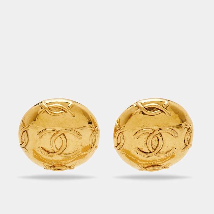 Pre Owned Chanel CC Gold Tone Round Clip-on Stud Earrings