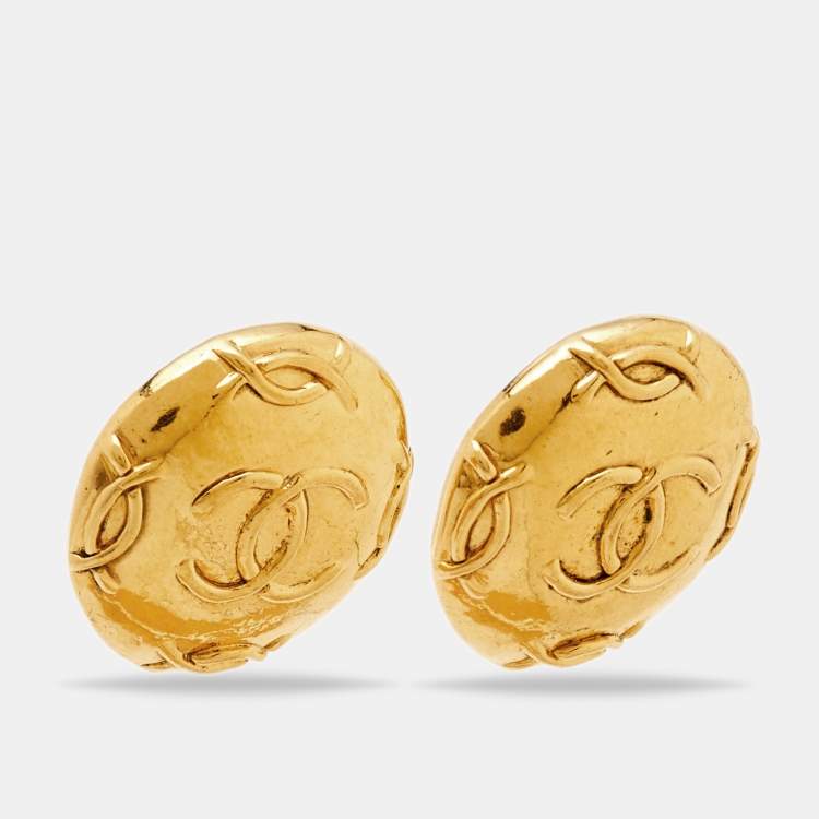 Pre Owned Chanel CC Gold Tone Round Clip-on Stud Earrings