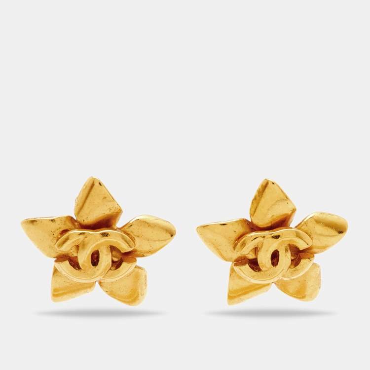 Pre Owned Chanel CC Flower Gold Tone Clip-on Stud Earrings