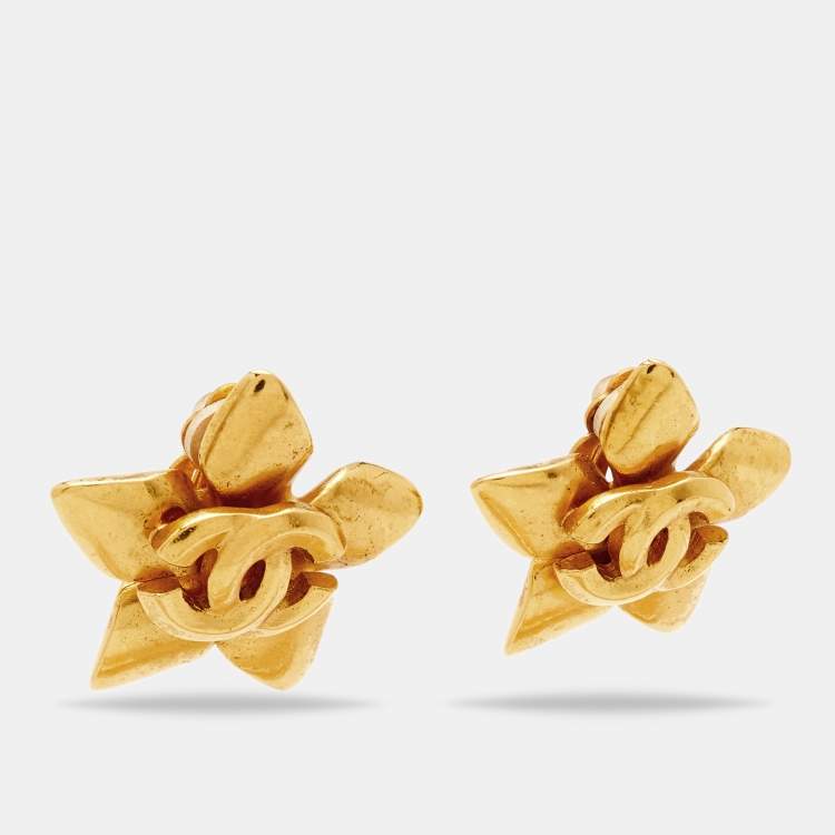 Pre Owned Chanel CC Flower Gold Tone Clip-on Stud Earrings