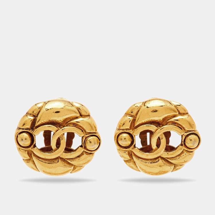 Pre Owned Chanel CC Round Gold Tone Clip-on Stud Earrings