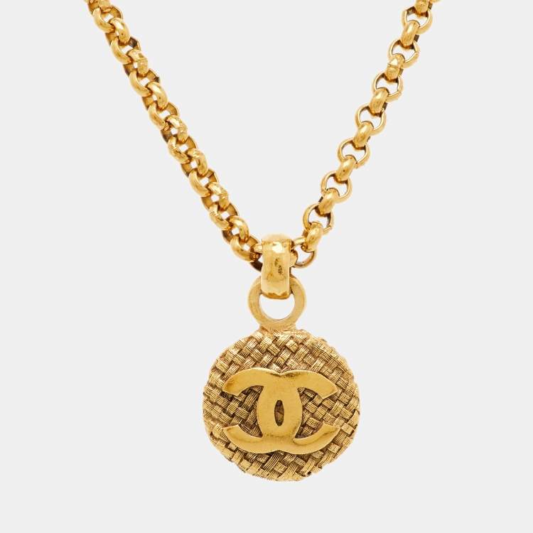Pre Owned Chanel CC Quilted Gold Tone Round Pendant Necklace