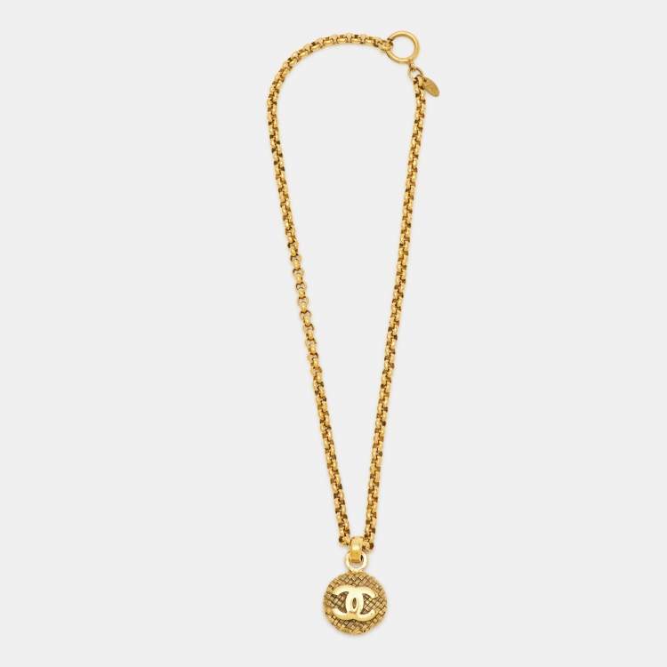 Pre Owned Chanel CC Quilted Gold Tone Round Pendant Necklace