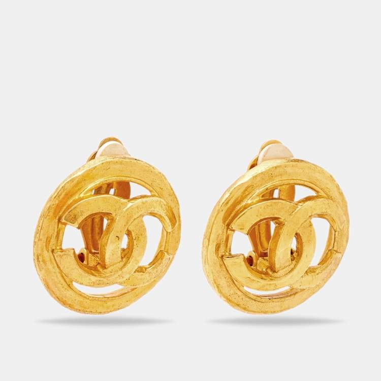 Pre Owned Chanel CC Gold Tone Round Clip-on Stud Earrings