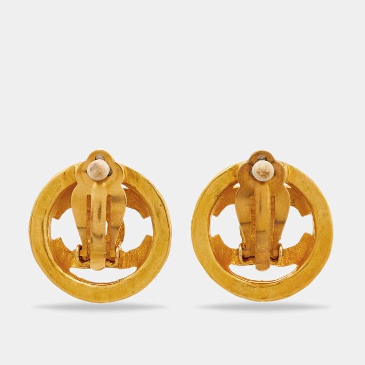 Pre Owned Chanel CC Gold Tone Round Clip-on Stud Earrings