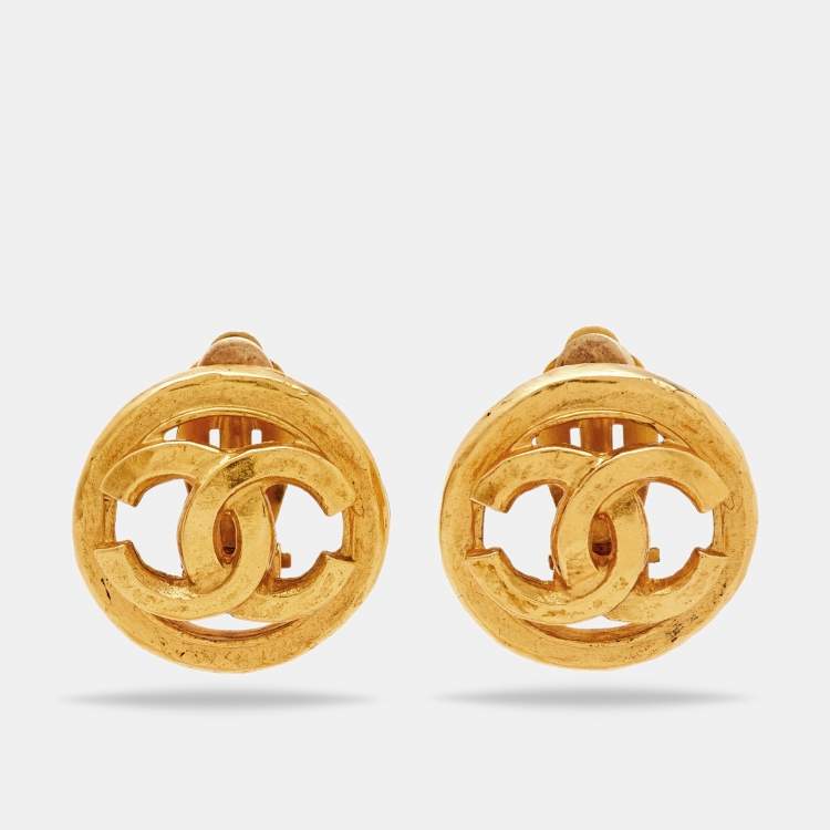 Pre Owned Chanel CC Gold Tone Round Clip-on Stud Earrings