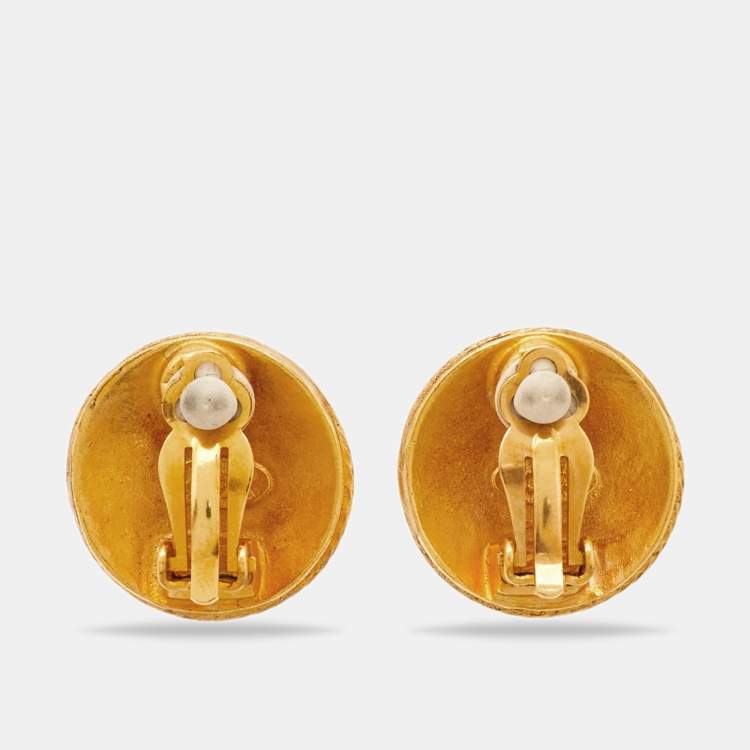 Pre Owned Chanel CC Gold Tone Textured Round Clip-on Stud Earrings