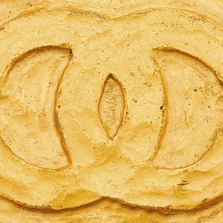Pre Owned Chanel CC Hammered Gold Tone Round Pin Brooch 