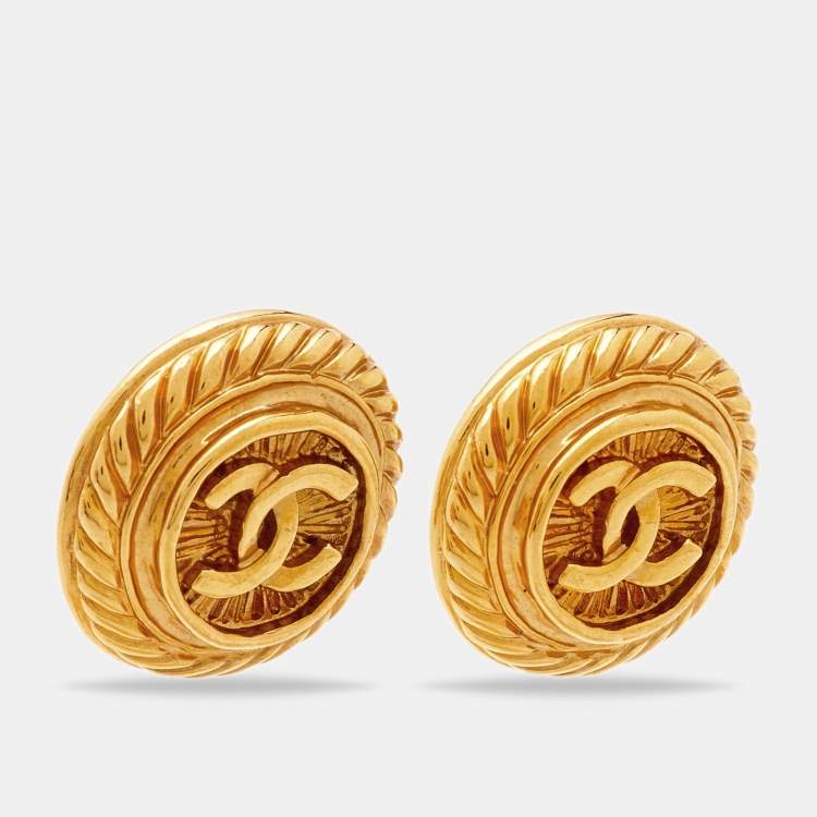 Pre Owned Chanel CC Round Gold Tone Clip-on Stud Earrings