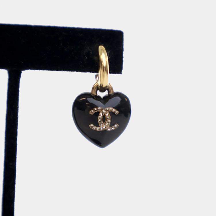 مملوكة مسبقًا Chanel CC Heart Crystal Drop Earrings 