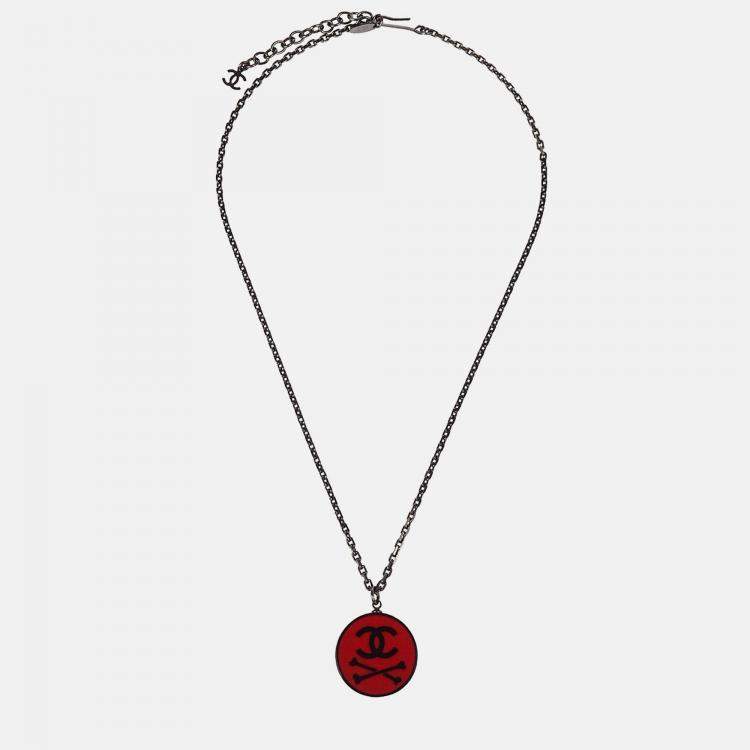 Pre Owned Chanel Medallion Silver Plated Metal Pendant Necklace 