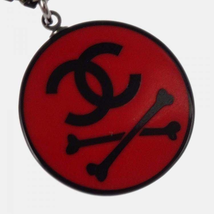 Pre Owned Chanel Medallion Silver Plated Metal Pendant Necklace 