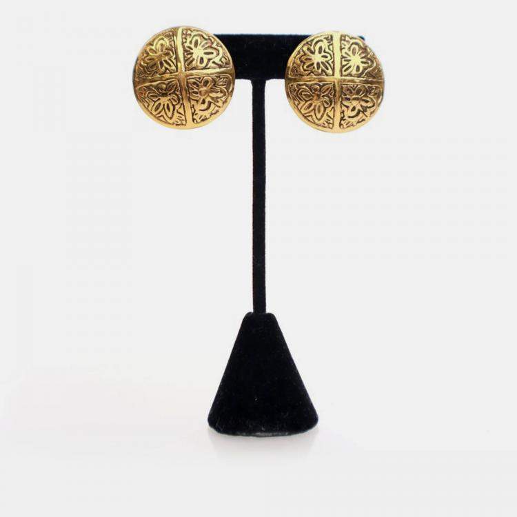 Pre Owned Chanel Vintage Gold Medallion Clip On Earrings