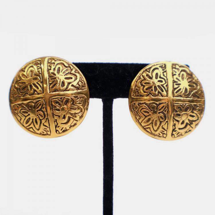 Pre Owned Chanel Vintage Gold Medallion Clip On Earrings