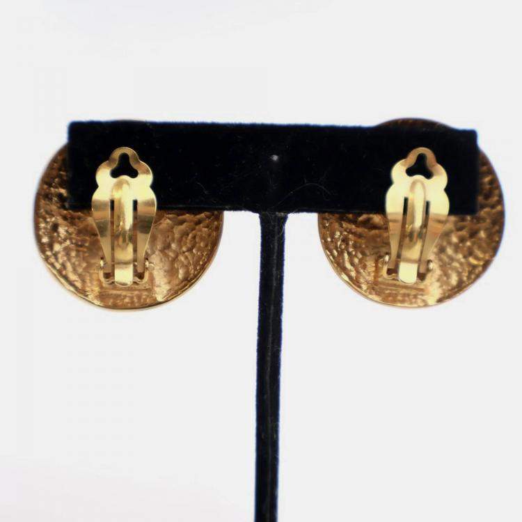 Pre Owned Chanel Vintage Gold Medallion Clip On Earrings