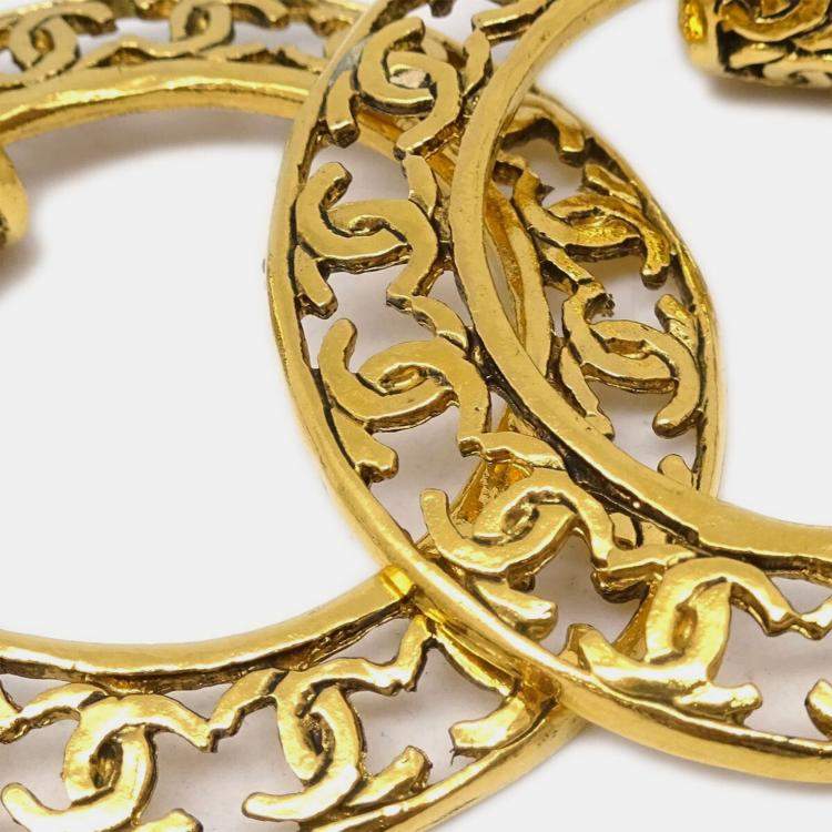 Pre Owned Chanel Gold Dangle Hoop Earrings Clip-On 25
