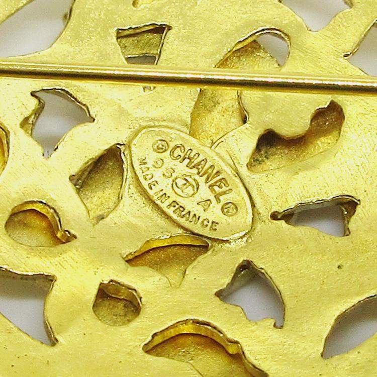 Pre Owned Chanel Medallion Brooch Pin Gold