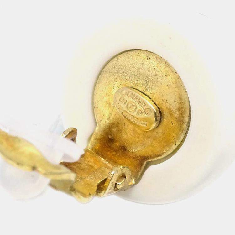 Pre Owned Chanel Button Earrings Clip-On White