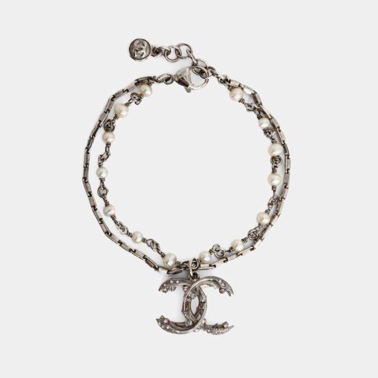 Pre Owned Chanel 2013 Silver Toned Faux Pearl Stationed CC Bracelet