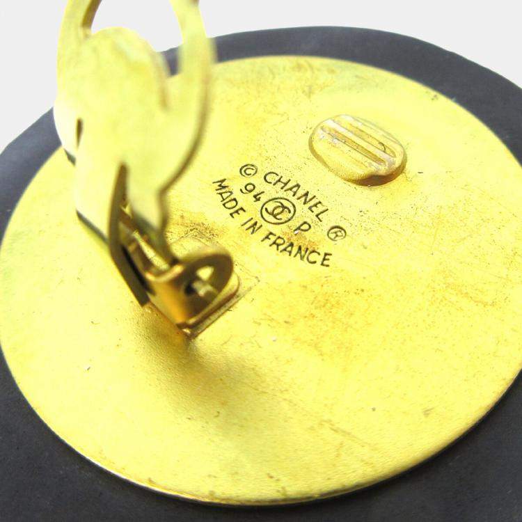 مملوكة مسبقًا Chanel Button Earrings Clip-On Gold Black