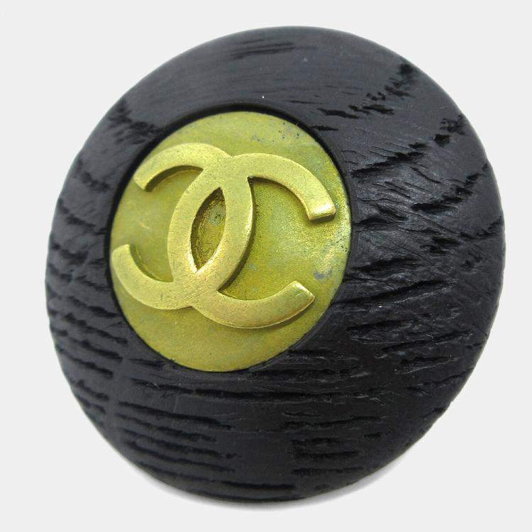 مملوكة مسبقًا Chanel Button Earrings Clip-On Gold Black