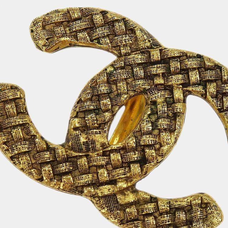 مملوكة مسبقًا Chanel Gold CC Earrings Clip-On