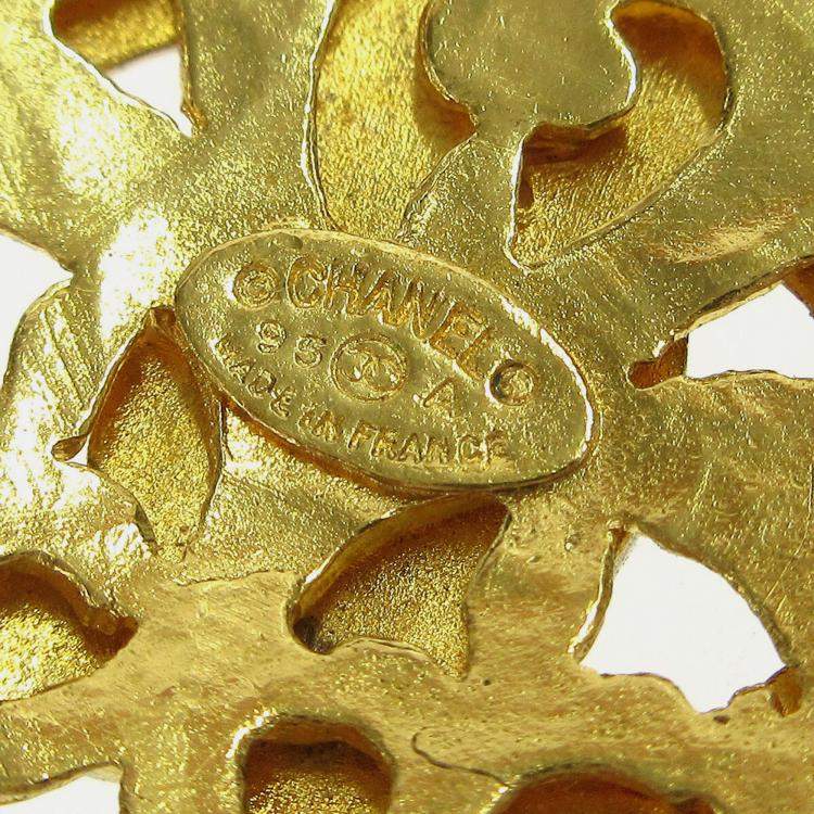 Pre Owned Chanel Medallion Brooch Pin Gold