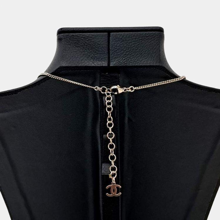 Pre Owned Chanel heart necklace