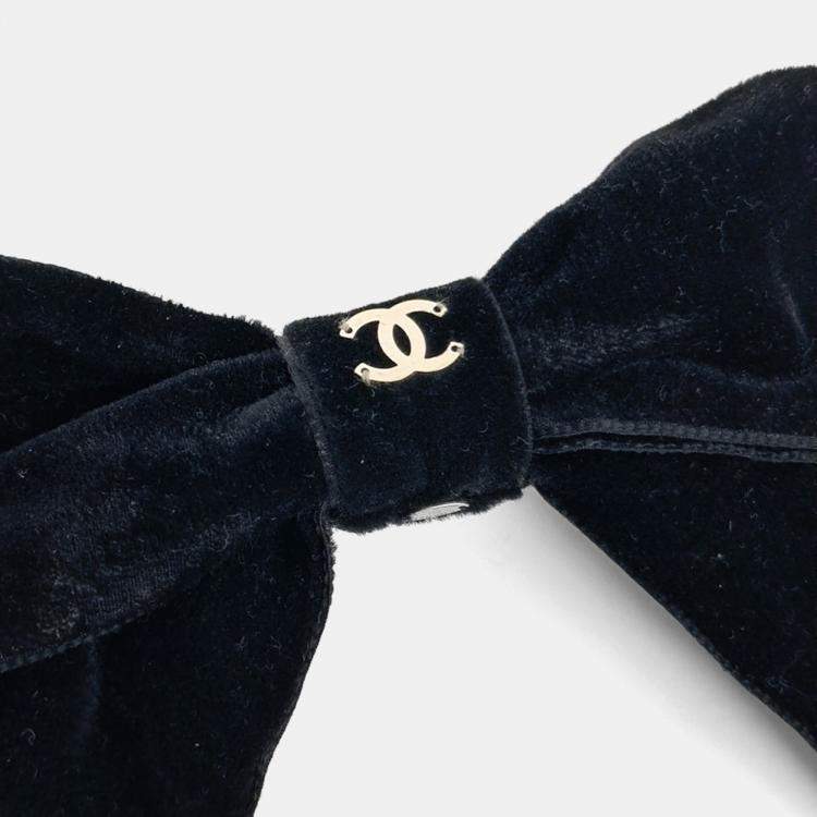 Pre Owned Chanel Black velvet ribbon hairpin