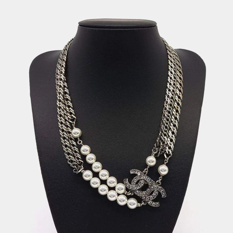 Pre Owned Chanel Silver Plated Logo Pearl Necklace