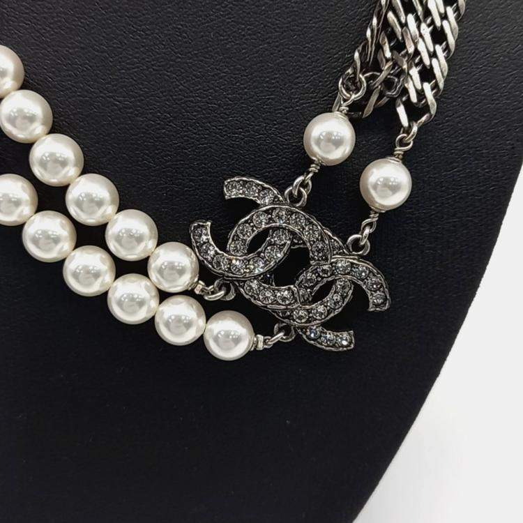Pre Owned Chanel Silver Plated Logo Pearl Necklace