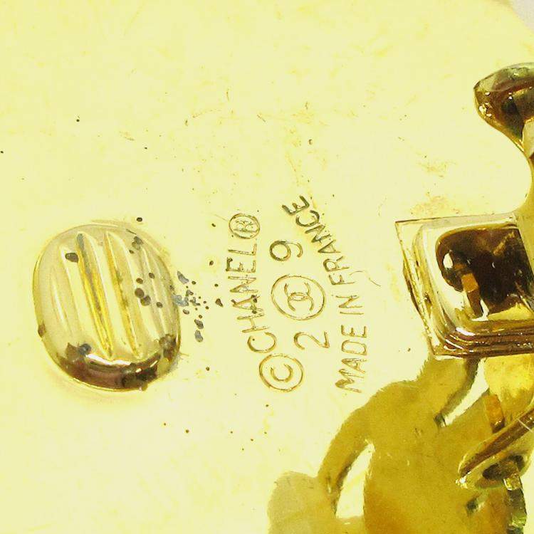 مملوكة مسبقًا Chanel Huge Button Earrings Clip-On Gold Black