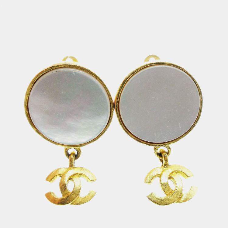 Pre Owned Chanel Dangle Earrings Clip-On Gold Shell