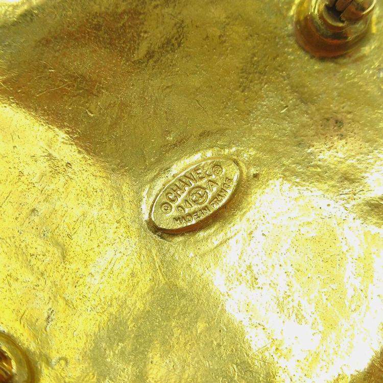 Pre Owned Chanel Medallion Brooch Pin Gold